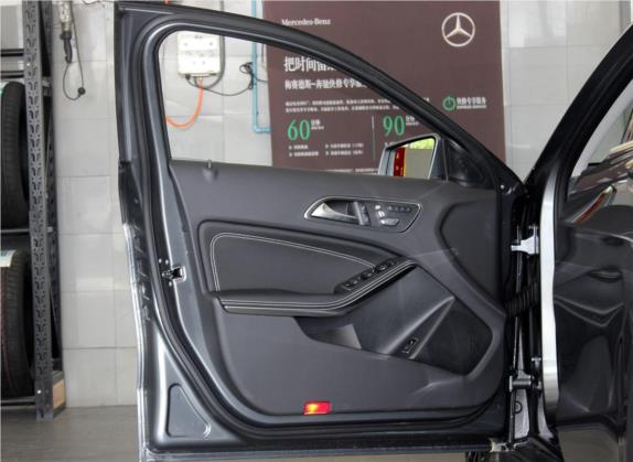 奔驰GLA 2017款 GLA 220 4MATIC 豪华型 车厢座椅   前门板