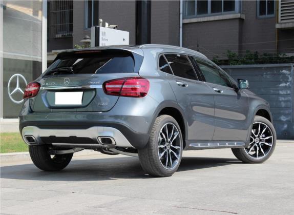 奔驰GLA 2017款 GLA 220 4MATIC 豪华型 外观   斜后
