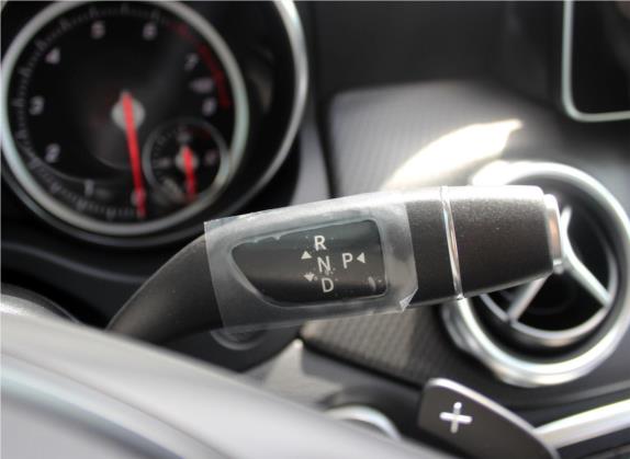 奔驰GLA 2017款 GLA 220 4MATIC 豪华型 中控类   挡把