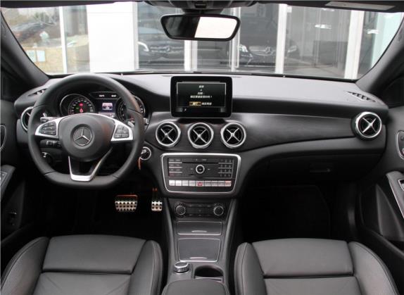 奔驰GLA 2018款 GLA 260 4MATIC 运动型 中控类   中控全图