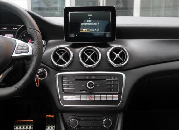 奔驰GLA 2018款 GLA 260 4MATIC 运动型 中控类   中控台