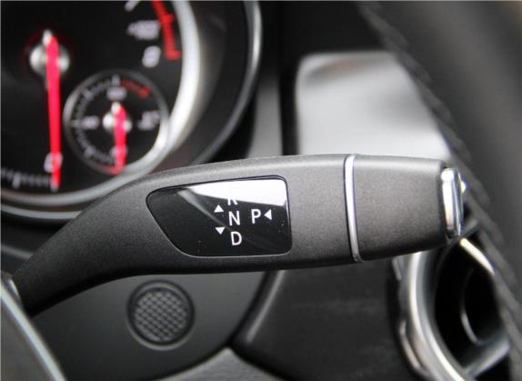 奔驰GLA 2018款 GLA 260 4MATIC 运动型 中控类   挡把