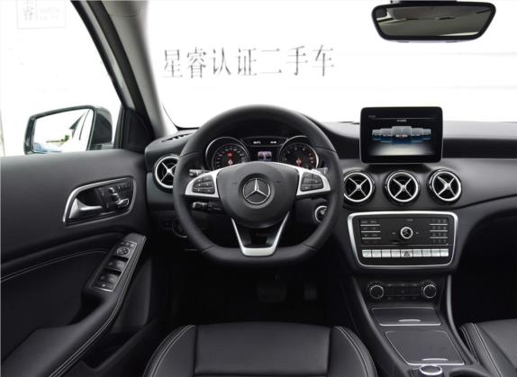 奔驰GLA 2019款 GLA 220 4MATIC 运动型 中控类   驾驶位