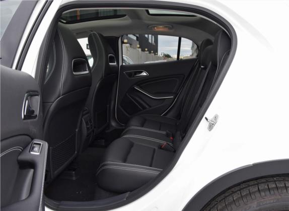 奔驰GLA 2019款 GLA 220 4MATIC 运动型 车厢座椅   后排空间