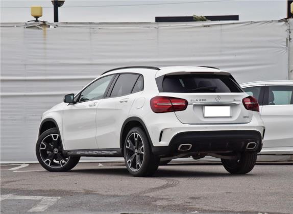 奔驰GLA 2019款 GLA 220 4MATIC 运动型 外观   斜后
