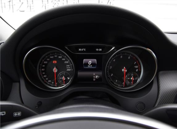 奔驰GLA 2019款 GLA 220 4MATIC 运动型 中控类   仪表盘