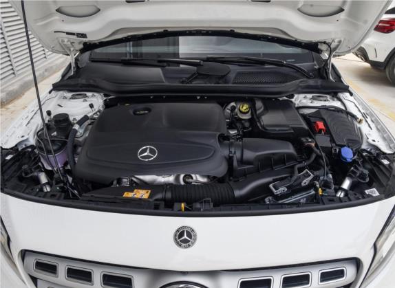 奔驰GLA 2019款 GLA 260 4MATIC 运动型 其他细节类   发动机舱