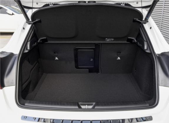 奔驰GLA 2019款 GLA 260 4MATIC 运动型 车厢座椅   后备厢