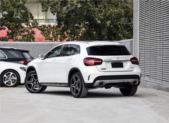 奔驰GLA 2019款 GLA 260 4MATIC 运动型 外观   斜后