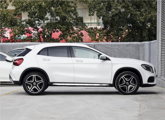 奔驰GLA 2019款 GLA 260 4MATIC 运动型 外观   正侧