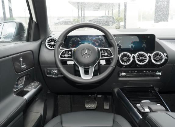 奔驰GLA 2022款 改款 GLA 200 4MATIC 中控类   驾驶位