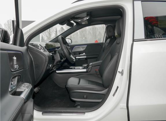 奔驰GLA 2022款 改款 GLA 200 4MATIC 车厢座椅   前排空间