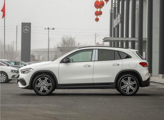 奔驰GLA 2022款 改款 GLA 200 4MATIC 外观   正侧