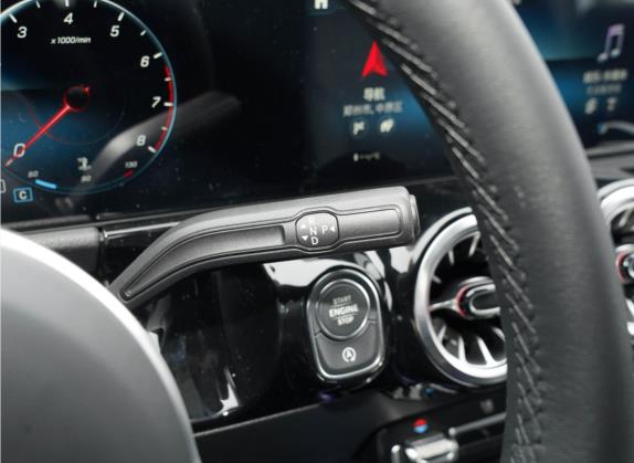 奔驰GLA 2022款 改款 GLA 200 4MATIC 中控类   挡把