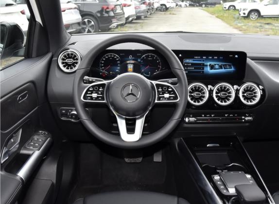 奔驰GLA 2022款 GLA 220 4MATIC 中控类   驾驶位