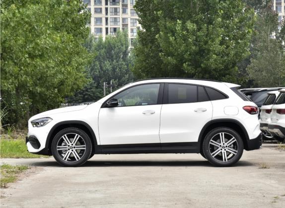 奔驰GLA 2022款 GLA 220 4MATIC 外观   正侧