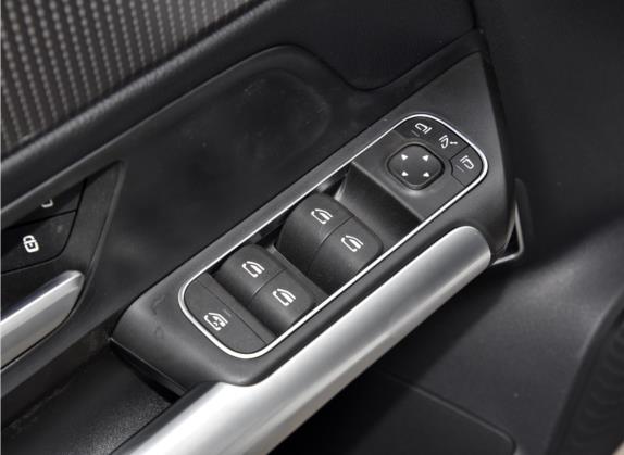 奔驰GLA 2022款 GLA 220 4MATIC 车厢座椅   门窗控制