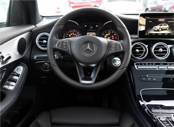 奔驰GLC 2016款 GLC 200 4MATIC 中控类   驾驶位