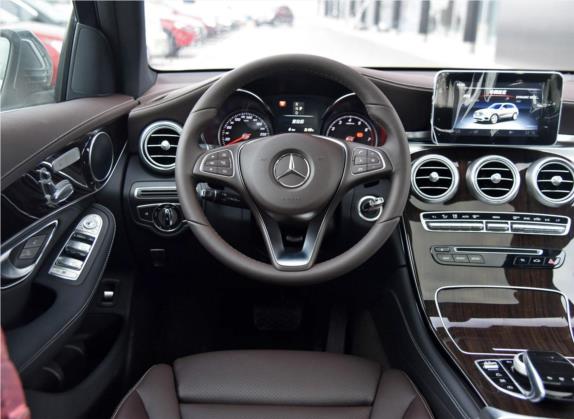 奔驰GLC 2016款 GLC 260 4MATIC 动感型 中控类   驾驶位