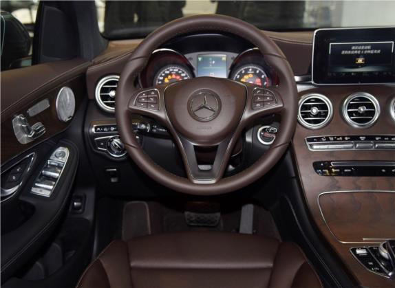 奔驰GLC 2016款 GLC 300 4MATIC 动感型 中控类   驾驶位
