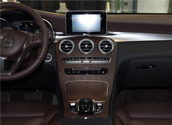 奔驰GLC 2016款 GLC 300 4MATIC 动感型 中控类   中控台