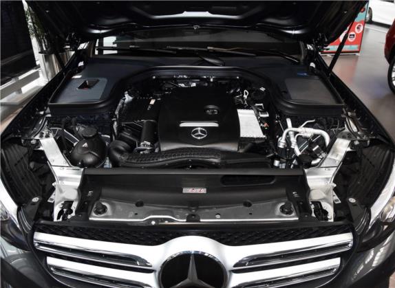奔驰GLC 2016款 GLC 300 4MATIC 动感型 其他细节类   发动机舱