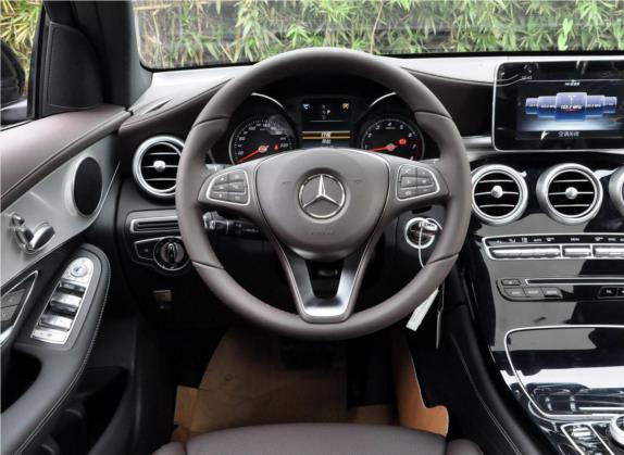 奔驰GLC 2017款 GLC 200 4MATIC 中控类   驾驶位