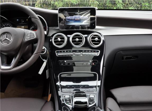 奔驰GLC 2017款 GLC 200 4MATIC 中控类   中控台