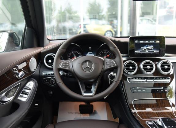 奔驰GLC 2017款 GLC 260 4MATIC 豪华型 中控类   驾驶位