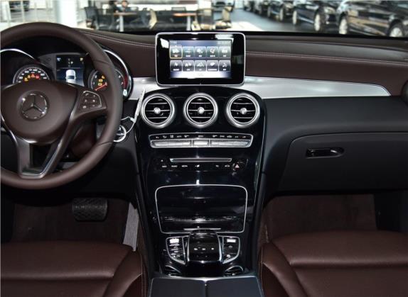 奔驰GLC 2018款 GLC 200 4MATIC 中控类   中控台