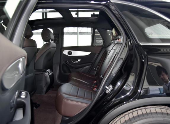 奔驰GLC 2018款 GLC 200 4MATIC 车厢座椅   后排空间