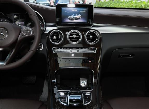 奔驰GLC 2018款 GLC 260 4MATIC 豪华型 中控类   中控台