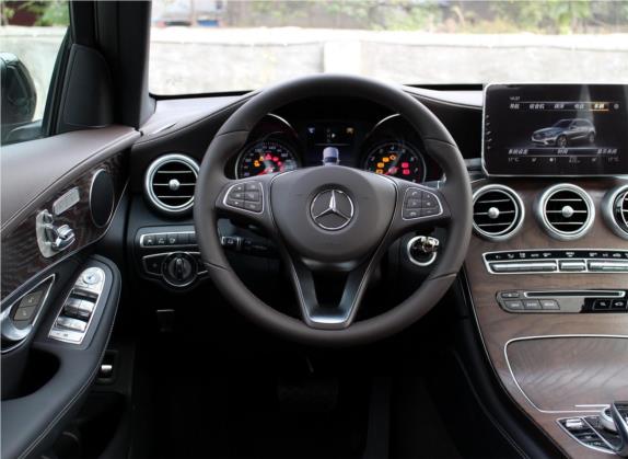 奔驰GLC 2018款 GLC 300 4MATIC 豪华型 中控类   驾驶位