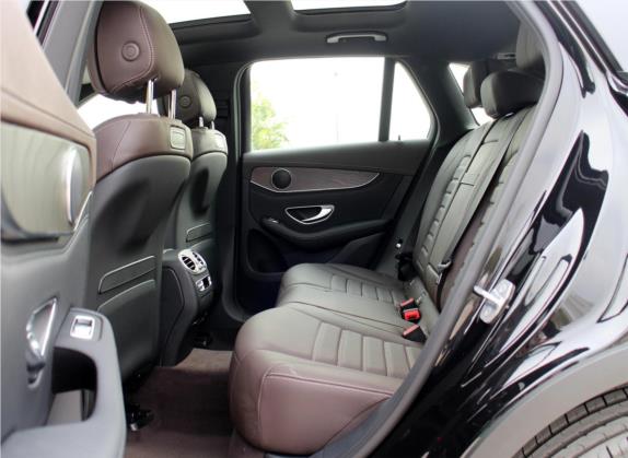 奔驰GLC 2018款 GLC 300 4MATIC 豪华型 车厢座椅   后排空间
