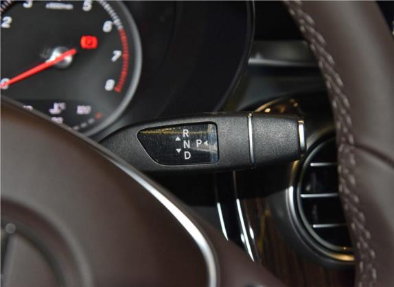 奔驰GLC 2018款 改款 GLC 260 4MATIC 豪华型 中控类   挡把