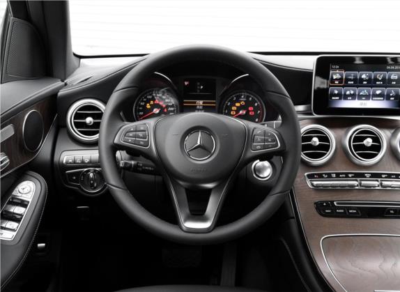 奔驰GLC 2018款 改款 GLC 300 4MATIC 动感型 中控类   驾驶位