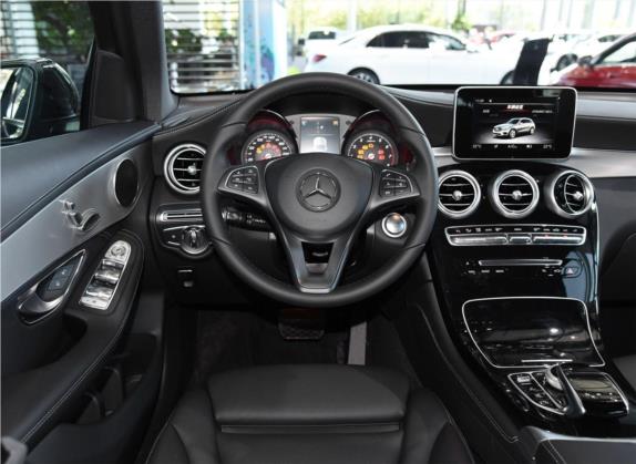 奔驰GLC 2019款 GLC 200 4MATIC 中控类   驾驶位