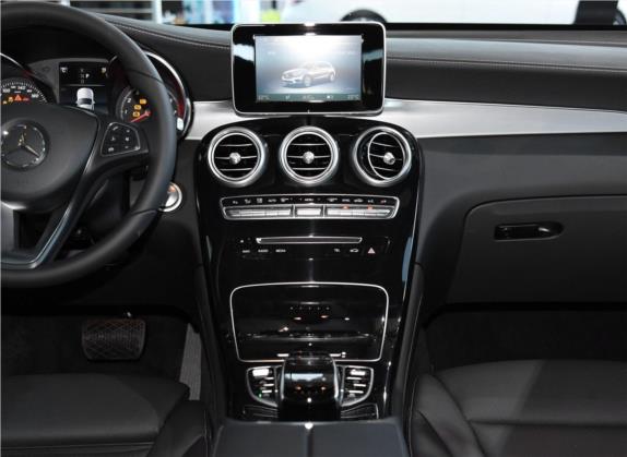 奔驰GLC 2019款 GLC 200 4MATIC 中控类   中控台