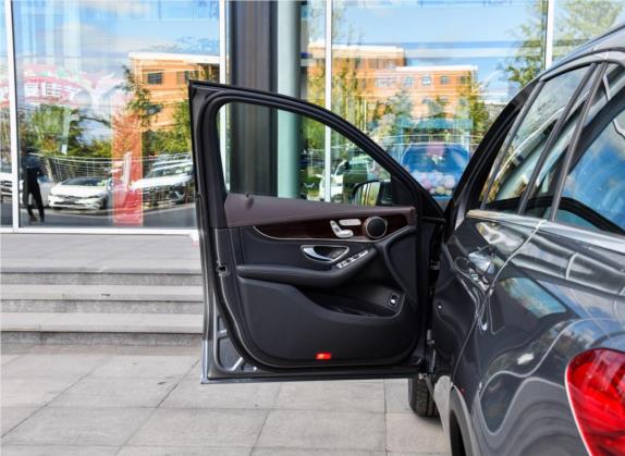 奔驰GLC 2019款 GLC 260 4MATIC 动感型 车厢座椅   前门板