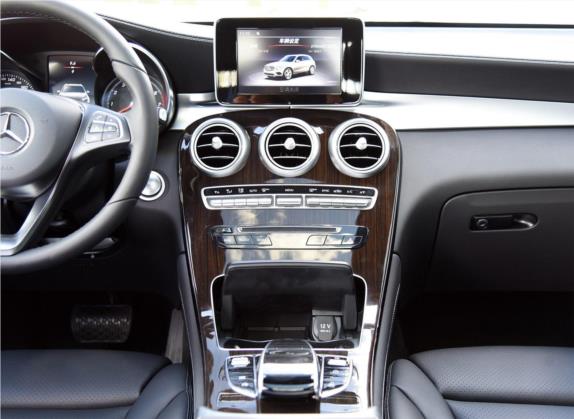 奔驰GLC 2019款 GLC 260 4MATIC 豪华型 中控类   中控台