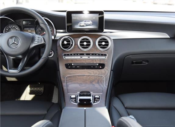 奔驰GLC 2019款 GLC 300 L 4MATIC 动感型 中控类   中控台