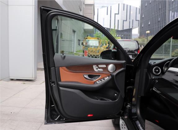 奔驰GLC 2019款 改款 GLC 300 L 4MATIC 豪华型 车厢座椅   前门板