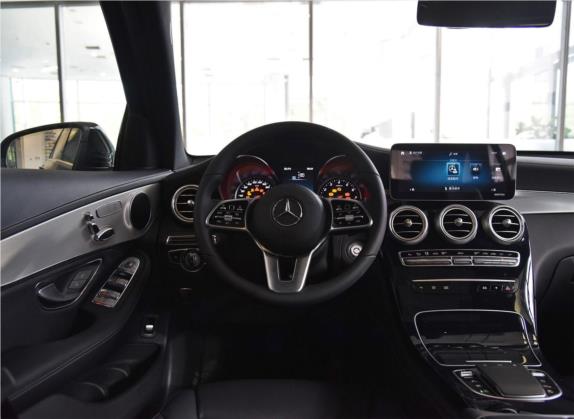 奔驰GLC 2020款 GLC 260 L 4MATIC 动感型 中控类   驾驶位