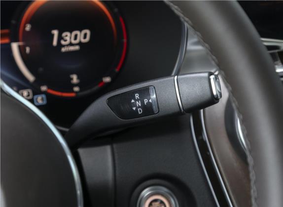 奔驰GLC 2020款 改款 GLC 260 L 4MATIC 豪华型 中控类   挡把