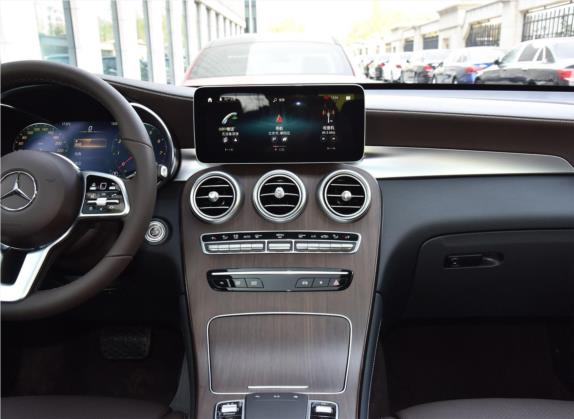 奔驰GLC 2020款 改款 GLC 300 L 4MATIC 豪华型 中控类   中控台