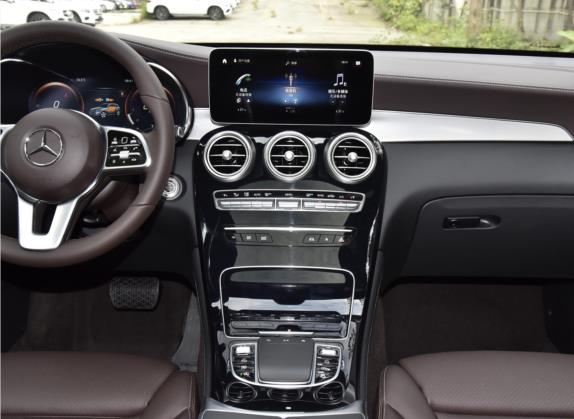 奔驰GLC 2021款 GLC 260 L 4MATIC 动感型 中控类   中控台
