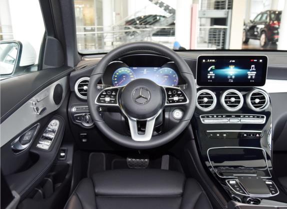 奔驰GLC 2022款 GLC 260 L 4MATIC 动感型 中控类   驾驶位