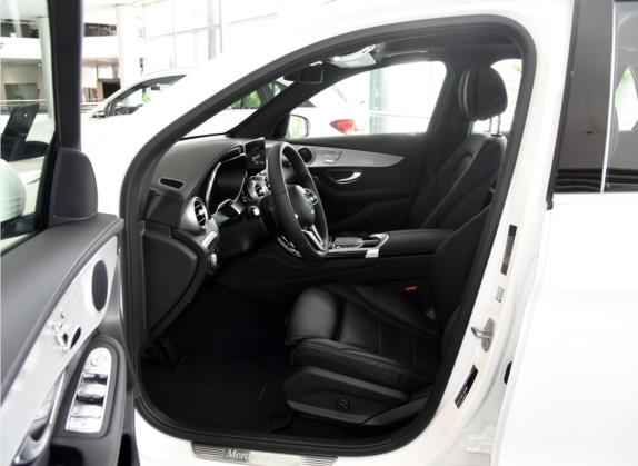 奔驰GLC 2022款 GLC 260 L 4MATIC 动感型 车厢座椅   前排空间