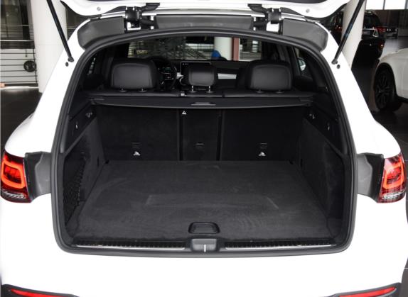 奔驰GLC 2022款 GLC 260 L 4MATIC 动感型 车厢座椅   后备厢