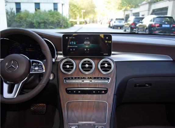 奔驰GLC 2022款 GLC 260 L 4MATIC 豪华型 中控类   中控台